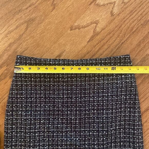 J Crew size 2, black and white and gray skirt lined with a slit in the back - Picture 3 of 7